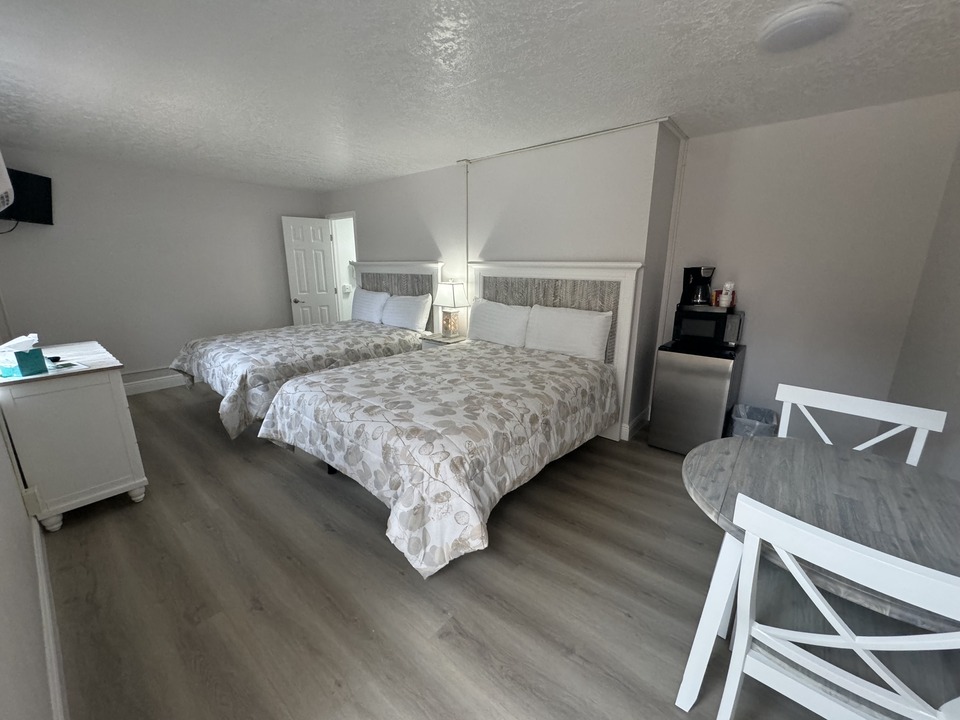 Double Room Double Room